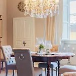 Apartment Casa Pitt, A Luxury 3 Bedrooms In *