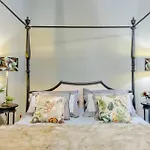 Apartment Casa Pitt, A Luxury 3 Bedrooms In Lucca