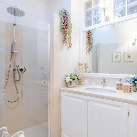 Apartment Casa Pitt, A Luxury 3 Bedrooms In Lucca