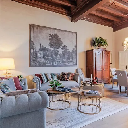 Apartment Casa Pitt, A Luxury 3 Bedrooms In *