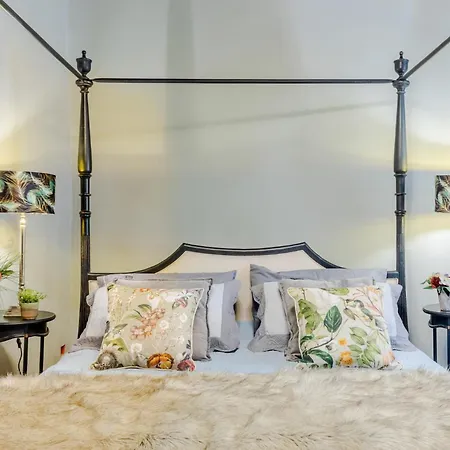 Apartment Casa Pitt, A Luxury 3 Bedrooms In Lucca