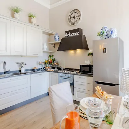 Apartment Casa Pitt, A Luxury 3 Bedrooms In Lucca