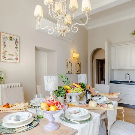 Casa Pitt, A Luxury 3 Bedrooms In Apartment Lucca