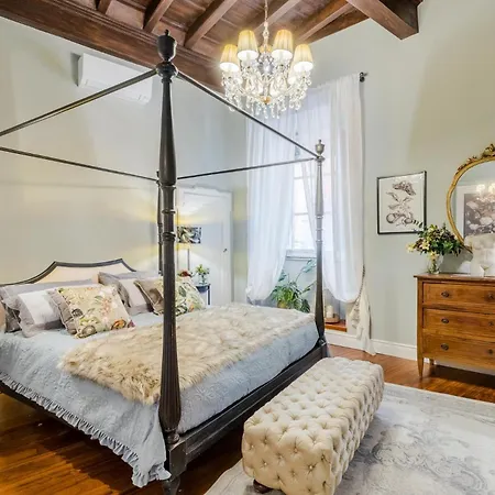 Apartment Casa Pitt, A Luxury 3 Bedrooms In *